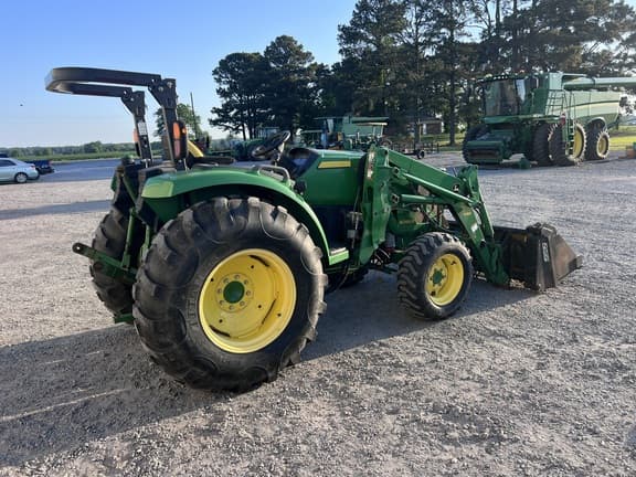 Image of John Deere 4066R equipment image 3