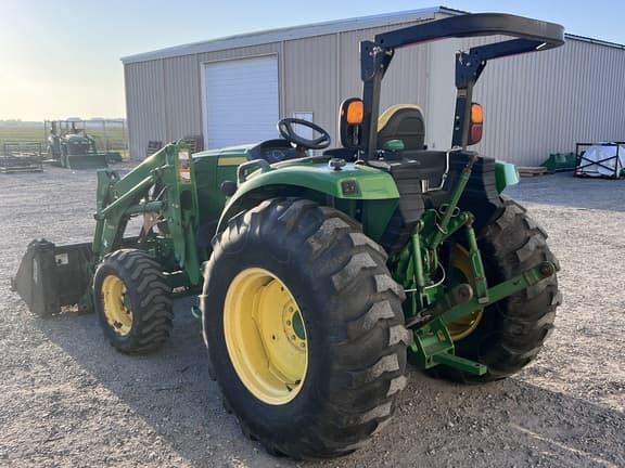 Image of John Deere 4066R equipment image 4