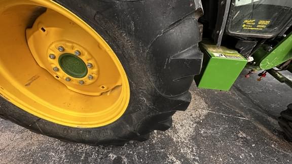Image of John Deere 4066R equipment image 4
