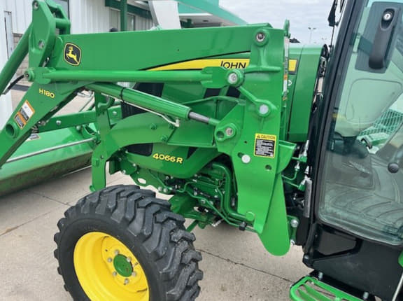 Image of John Deere 4066R equipment image 3