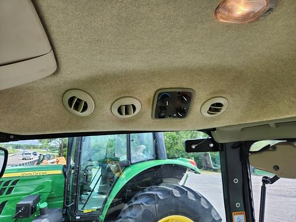 Image of John Deere 4066R equipment image 4