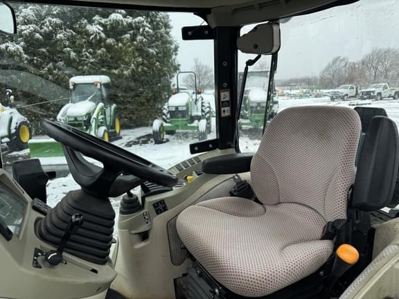 Image of John Deere 4066R equipment image 4