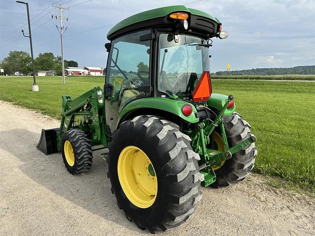 Image of John Deere 4066R equipment image 2