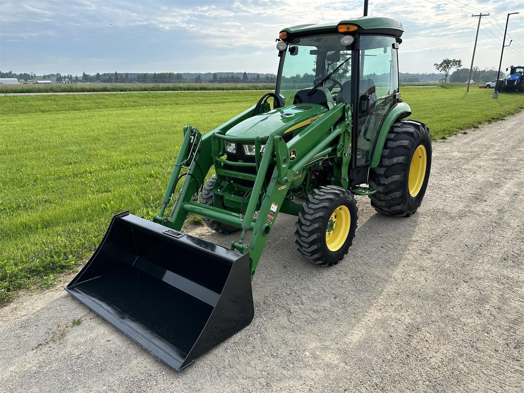 2016 John Deere 4066R Equipment Image0