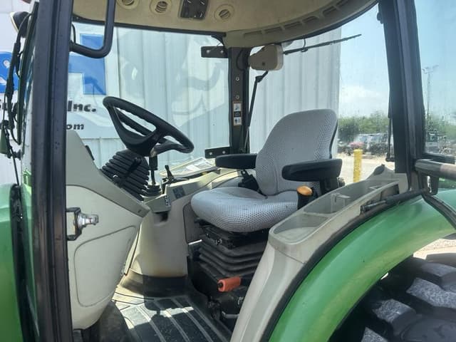 Image of John Deere 4066R equipment image 4