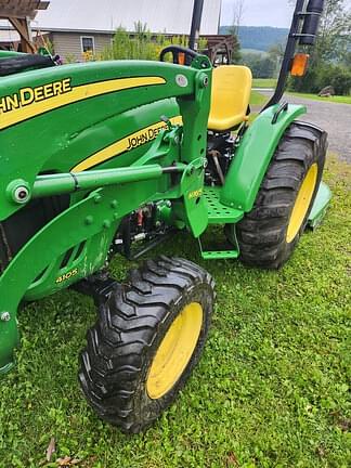 Image of John Deere 4105 equipment image 2