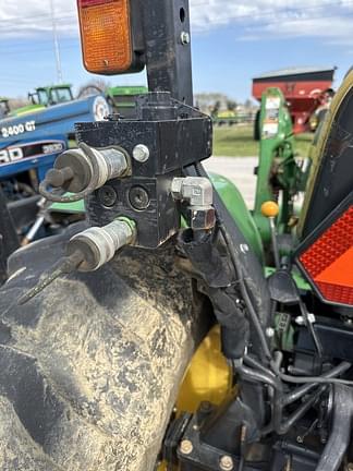 Image of John Deere 4105 equipment image 3