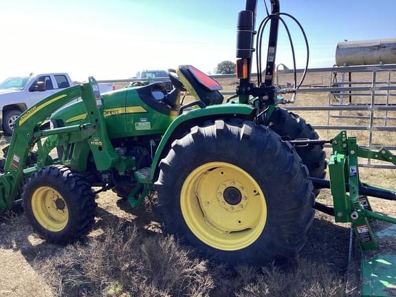 Image of John Deere 4105 equipment image 4