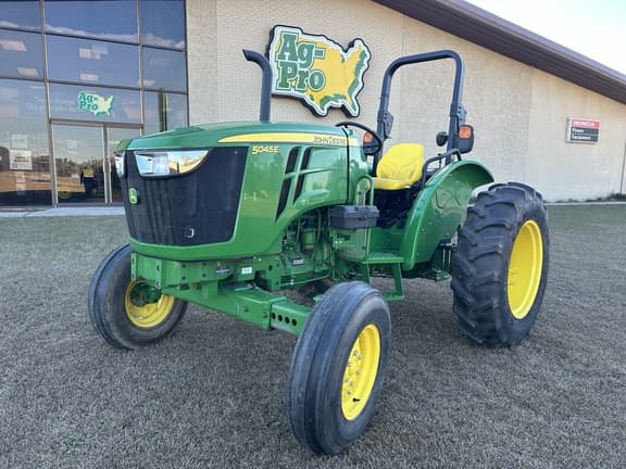 Image of John Deere 5045E equipment image 2