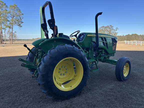 Image of John Deere 5045E equipment image 4
