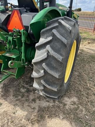 Image of John Deere 5045E equipment image 3