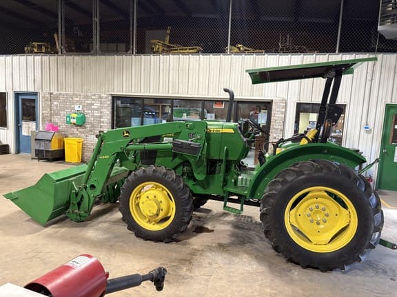 Image of John Deere 5045E equipment image 2