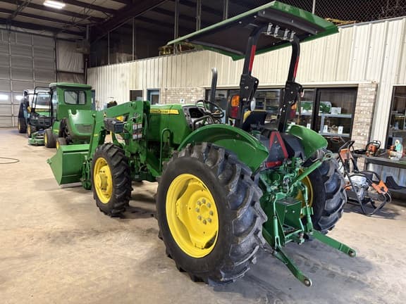 Image of John Deere 5045E equipment image 3