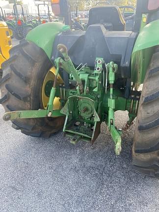 Image of John Deere 5045E equipment image 3