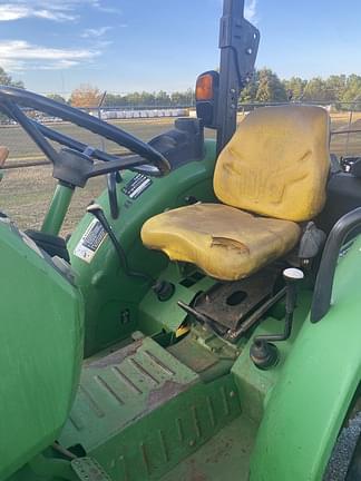 Image of John Deere 5045E equipment image 4