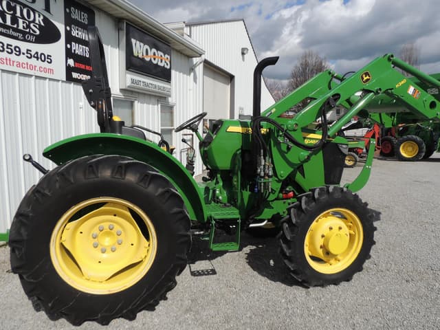 Image of John Deere 5045E equipment image 3