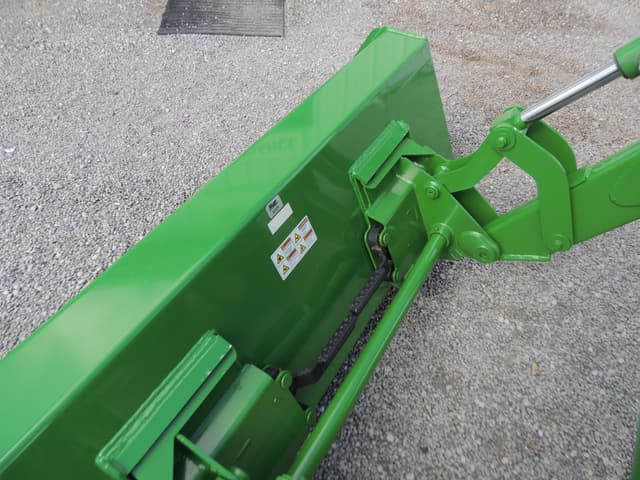 Image of John Deere 5045E equipment image 4