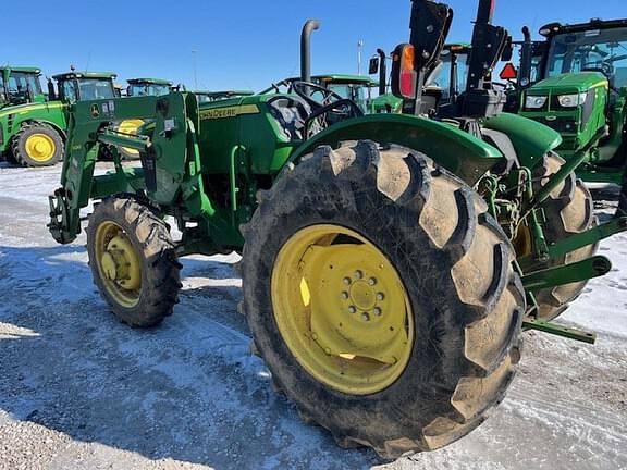 Image of John Deere 5045E equipment image 3