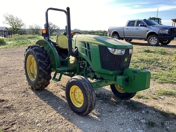 Image of John Deere 5045E equipment image 4