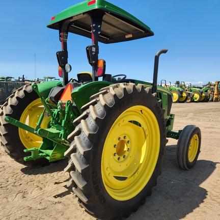Image of John Deere 5045E equipment image 4