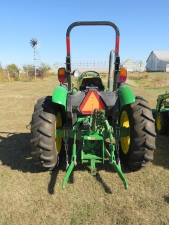 Image of John Deere 5045E equipment image 2