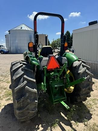 Image of John Deere 5055E equipment image 4