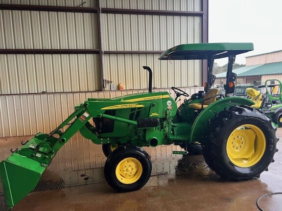 2016 John Deere 5055E Equipment Image0