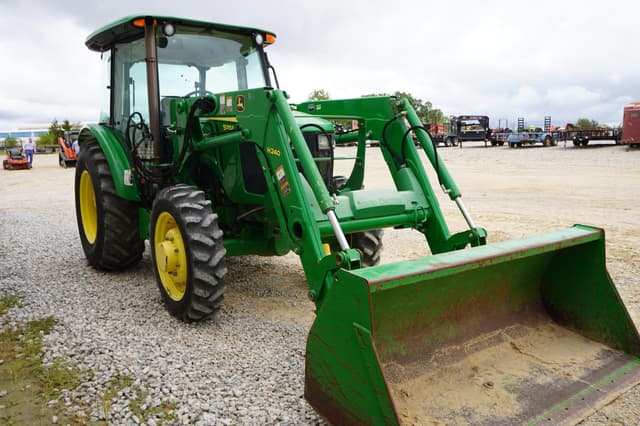 Image of John Deere 5055E equipment image 3