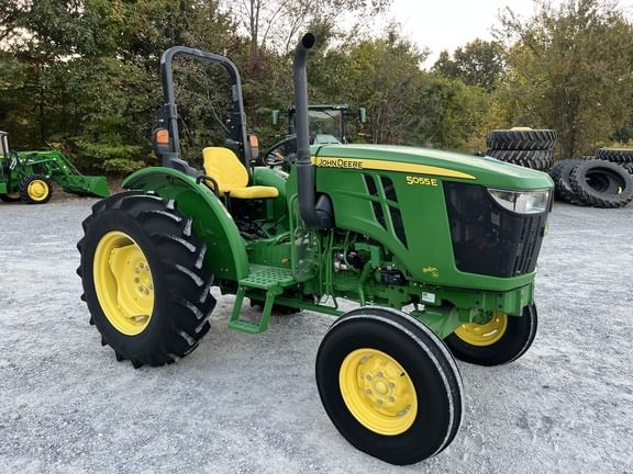 Main image John Deere 5055E