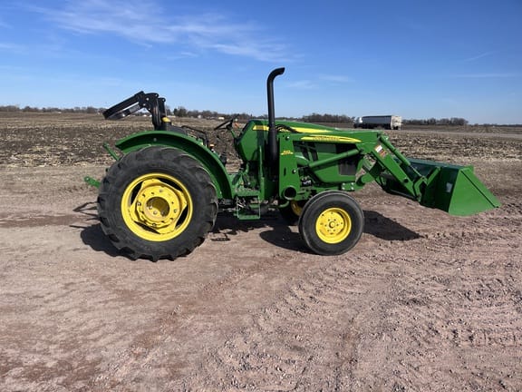2016 John Deere 5055E Equipment Image0
