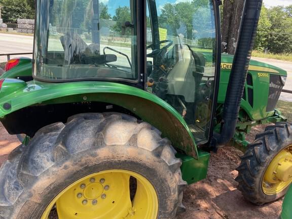 Image of John Deere 5055E equipment image 3