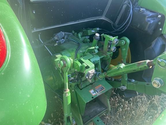 Image of John Deere 5055E equipment image 4