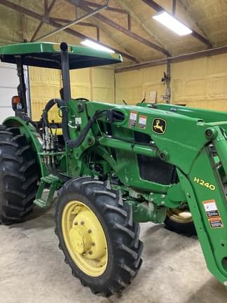 Image of John Deere 5055E equipment image 1