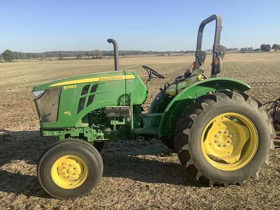 Image of John Deere 5055E equipment image 1