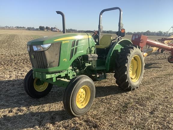 Image of John Deere 5055E equipment image 3