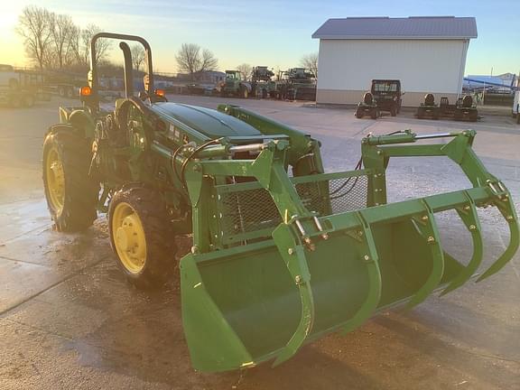 Image of John Deere 5055E equipment image 4