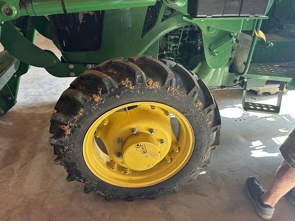 Image of John Deere 5055E equipment image 3