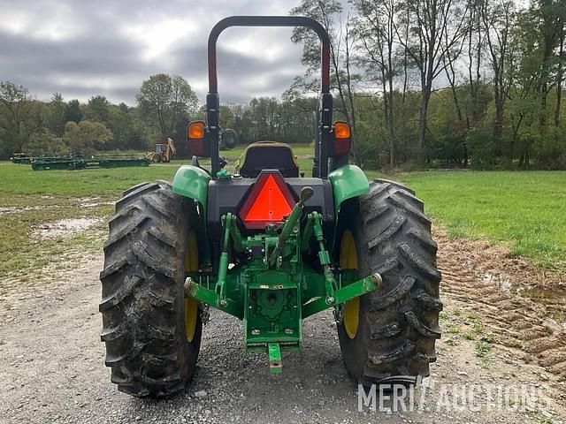 Image of John Deere 5055E equipment image 3