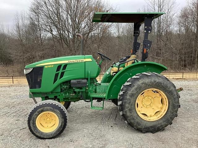 Image of John Deere 5055E equipment image 4