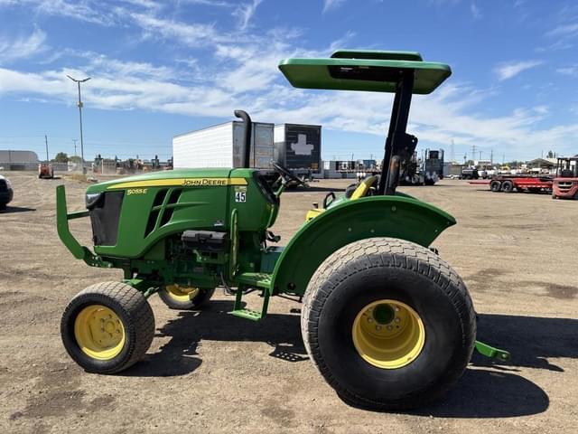 Image of John Deere 5055E equipment image 4