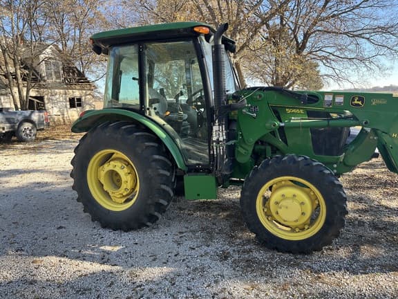 Image of John Deere 5065E equipment image 3