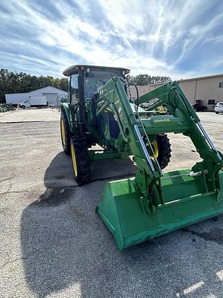 Image of John Deere 5065E equipment image 3