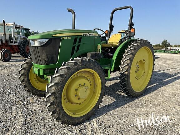 Image of John Deere 5065E equipment image 3