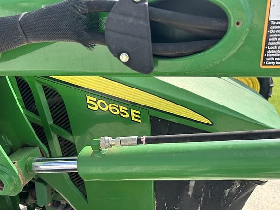 Image of John Deere 5065E equipment image 2