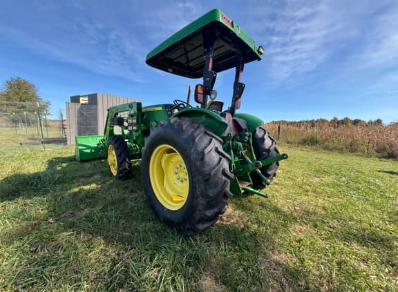 Image of John Deere 5065E equipment image 4