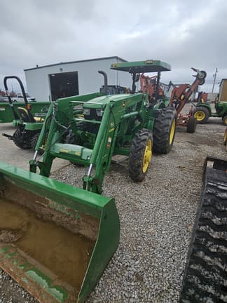 Image of John Deere 5065E equipment image 3