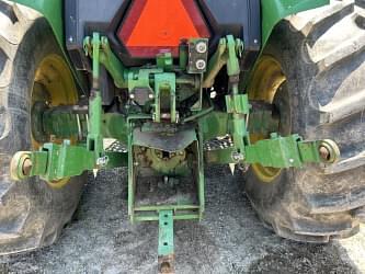 Image of John Deere 5065E equipment image 4