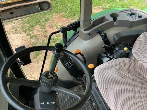 Image of John Deere 5065E equipment image 4