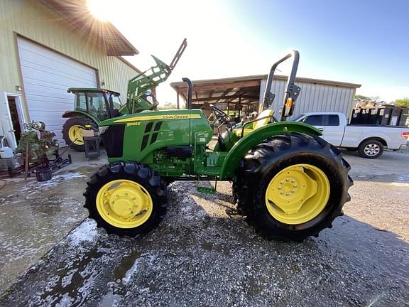 Image of John Deere 5065E equipment image 4