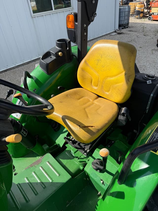 Image of John Deere 5065E equipment image 4